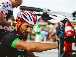 Marek Rauchfuss bhem etapového závodu na horských kolech Garmin Titan Desert.