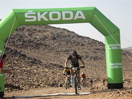 Filip Adel bhem etapového závodu na horských kolech Garmin Titan Desert.
