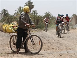 Momentka z etapového závodu na horských kolech Garmin Titan Desert.