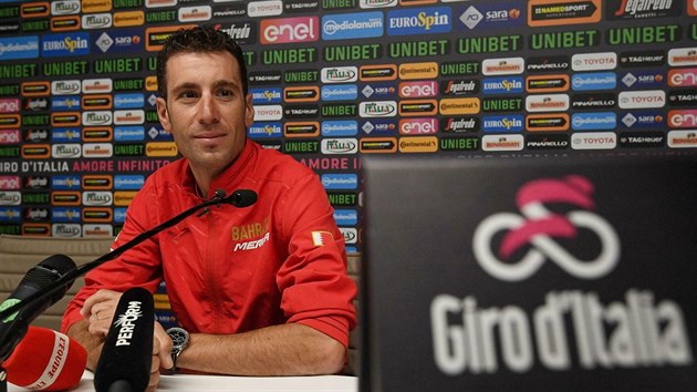Vincenzo Nibali na tiskov konferenci ped startem Gira.