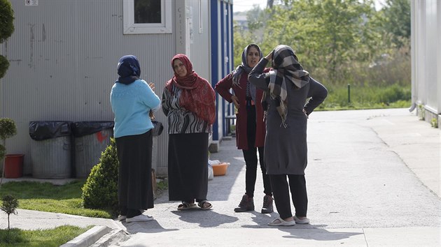 lenov afghnsk rodiny, kter dala msto vyhotn z Maarska pednost deportaci do Srbska. (8. kvtna 2019)