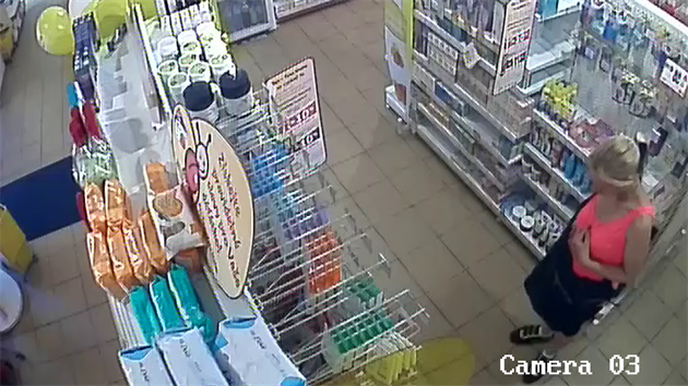 Pi krdi enu zachytily bezpenostn kamery. (3. kvtna 2019)