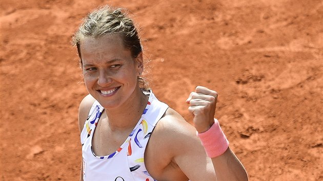 Tenistka Barbora Strcov se raduje z postupu do semifinle WTA turnaje v Praze.