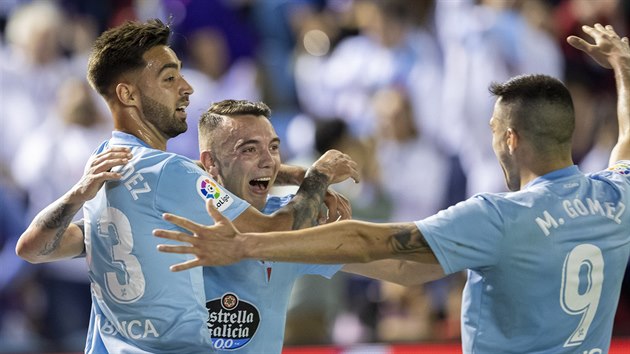 Fotbalist Celty Vigo se raduj z glu do st Barcelony.