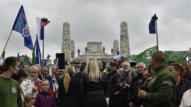 V Brezov pod Bradlom na Slovensku se konala vzpomnkov akce u pleitosti 100. vro tragickho mrt spoluzakladatele eskoslovenska Milana Rastislava tefnika. (4. 5. 2019)