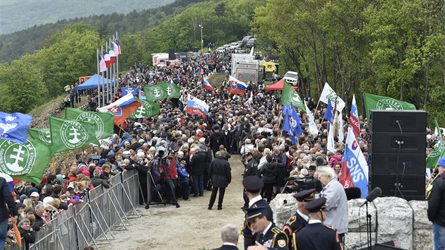 V Brezov pod Bradlom na Slovensku se konala vzpomnkov akce u pleitosti 100. vro tragickho mrt spoluzakladatele eskoslovenska Milana Rastislava tefnika. (4. 5. 2019)