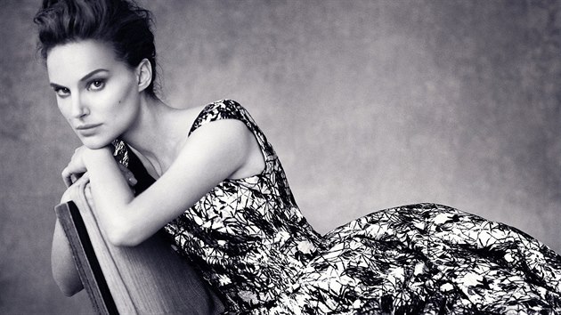 V roce 2014 fotil Paolo Roversi pro kampaň značky Dior Natalii Portmanovou.