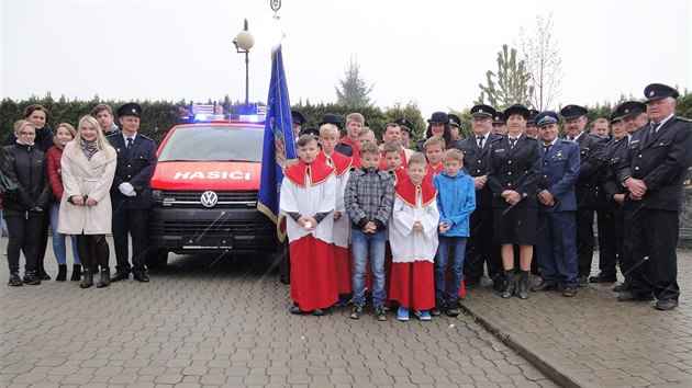 Na sv. Floriána pokřtili hasiči v Bukovci nové, unikátní auto. (5. května 2019)