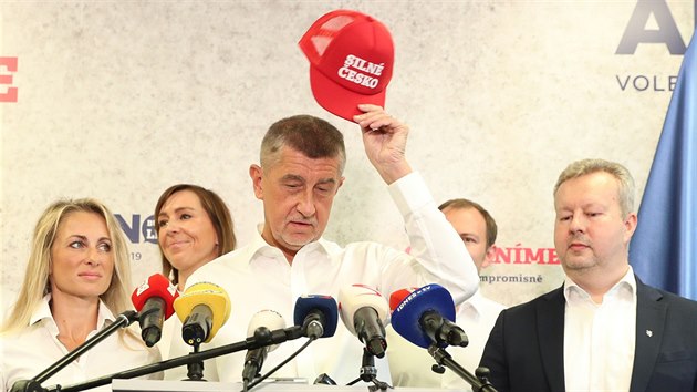 Premir Andrej Babi hovo na tiskov konferenci pi zahjen kampan ped volbami do Evropskho parlamentu. (2. kvtna 2019)