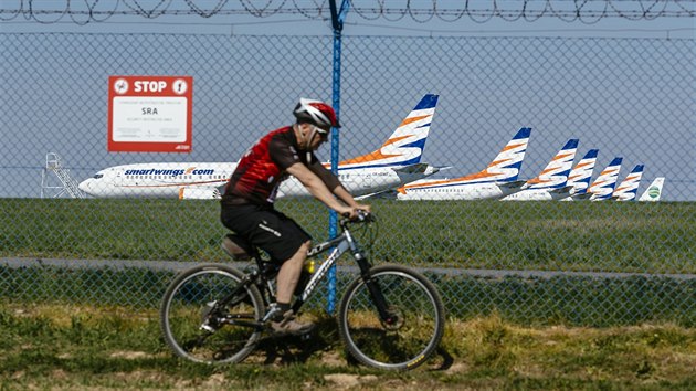 Uzemněná letadla Boeing 737 MAX společnosti Smartwings na letišti v pražské Ruzyni.