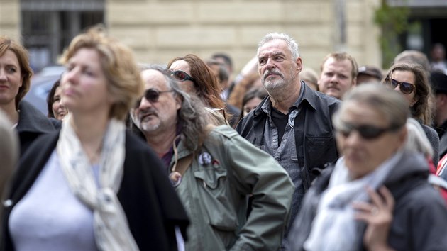 Socha Pavel Opoensk na demonstraci proti postupu ministra kultury Antonna Staka pi odvoln editele NG Jiho Fajta a editele Muzea umn Olomouc Michala Soukupa. (30. dubna 2019)