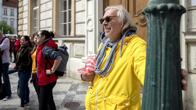 Vtvarnk Ji David na demonstraci proti postupu ministra kultury Antonna Staka pi odvoln editele NG Jiho Fajta a editele Muzea umn Olomouc Michala Soukupa. (30. dubna 2019)