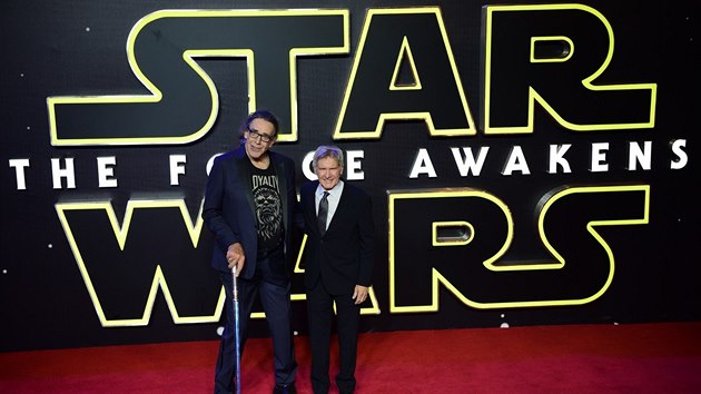 Peter Mayhew a Harrison Ford bhem premiry dalho dlu Hvzdnch vlek.