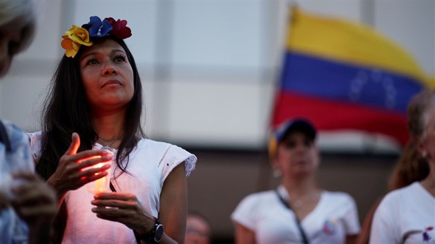 Venezuelan pili uctt obti protivldnch nepokoj v Caracasu. (5. kvtna 2019)
