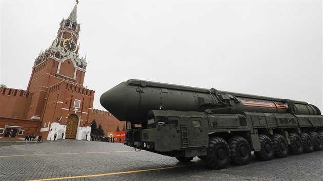 Rusk mezikontinentln balistick raketa Jars RS-24 na vojensk pehldce na Rudm nmst v Moskv pi oslavch 74. vro od konce druh svtov vlky (9. kvtna 2019)