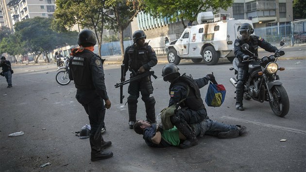 Protivldn demonstrace ve venezuelskm Caracasu (1. kvtna 2019)