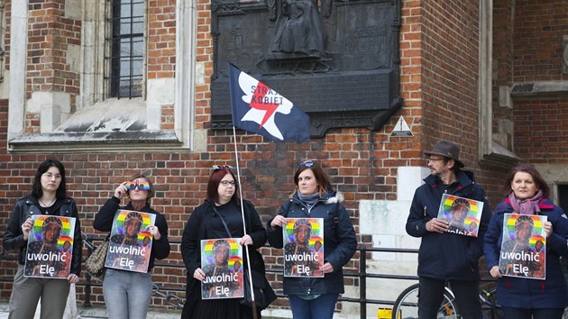 Lid v polskm Krakov demonstrovali za proputn aktivistky Elbiety Podlen, kter byla zadrena polici za urku nboenskho ctn. (7.5.2019)