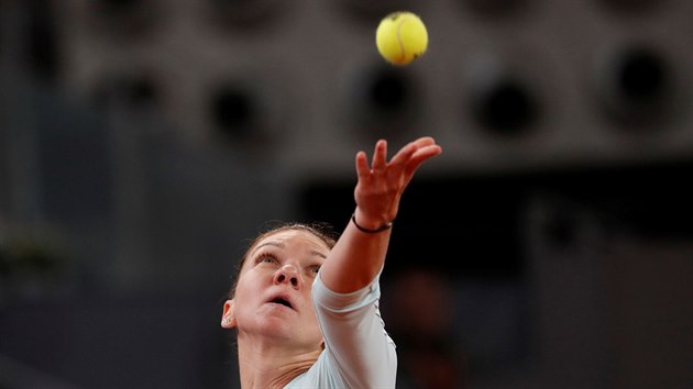 Rumunsk tenistka Simona Halepov v duelu s Viktori Kumovou ze Slovenska.