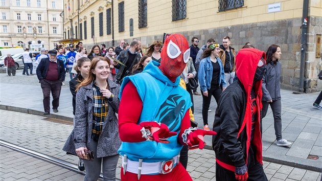 Krlovnou letonho Olomouckho majlesu Univerzity Palackho je hereka Erika Strkov znm pedevm ze serilu Most! V ele prvodu projela centrem Olomouce a zahjila tak hlavn program akce. (kvten 2019)