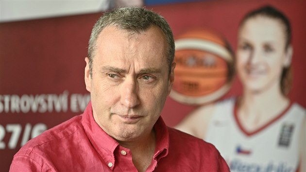 Ronen Ginzburg na tiskov konferenci esk basketbalov reprezentace