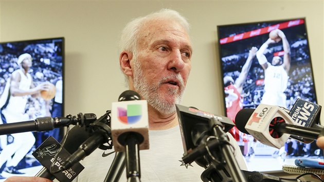 Gregg Popovich, trenr San Antonio Spurs, hodnot s novini sezonu.