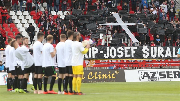 Fotbalist a fandov Zbrojovky Brno vzpomnali na Josefa urala.