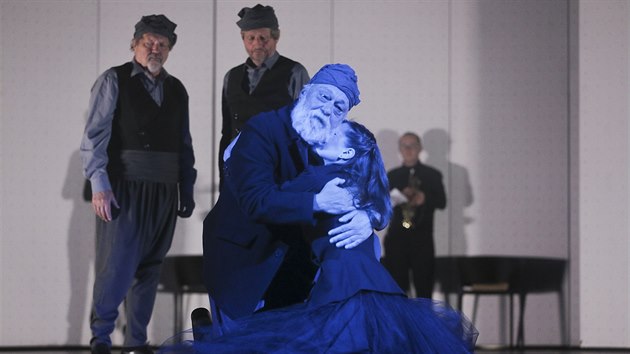 Po padesti letech se na jevit plzeskho divadla vrtila hra Antigona. V hlavn roli se pedstav Zuzana erbov a Martin Strnsk. (29. 4. 2019)