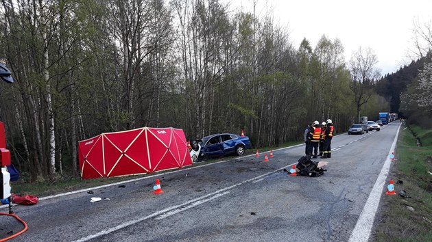 Pten stet dvou osobnch vozidel na Prachaticku si vydal dv obti.