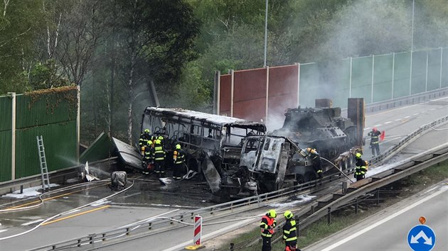 Na Praskm okruhu boural  a shoel autobus vzesk sluby. Jeden lovk pi nehod zemel. (2. kvtna 2019)