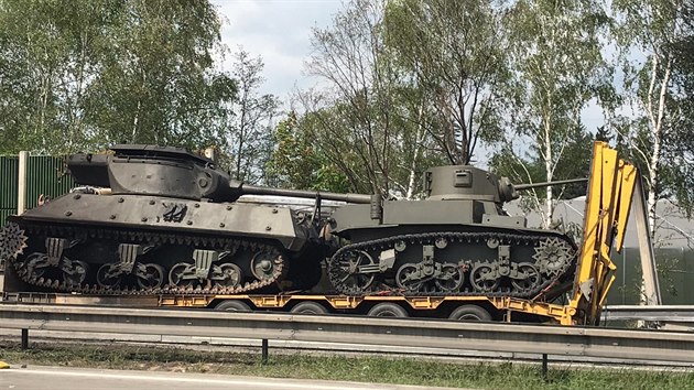 Pi nehod a poru na Praskm okruhu ohe pokodil i dvojici historickch tank.