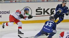Michael Frolík stílí na braku Finska v utkání Carlson Hockey Games v Brn.
