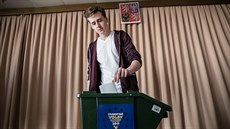 Ve studentských volbách do Evropského parlamentu mohli hlasovat áci starí 15...