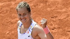 Tenistka Barbora Strýcová se raduje z postupu do semifinále WTA turnaje v Praze.