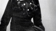 Tináctiletá Eva Heymanová na fotografii z roku 1944.