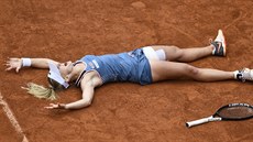 výcarská tenistka Jil Teichmannová  se raduje z vítzství na turnaji v Praze.