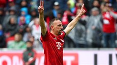 Franck Ribéry z Bayernu Mnichov se raduje ze zásahu v utkání s Hannoverem.