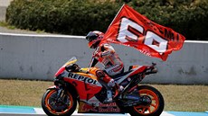 Marc Márquez se raduje z vítzství Velké ceny panlska ve tíd MotoGP.