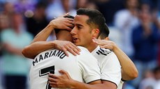 Hrá�i Realu Madrid se radují ze vst�eleného gólu v zápase proti Villarrealu.