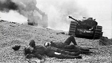 Po bitv u Dieppe zstali na zemi mrtví a ranní.