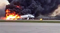 Ruské dopravní letadlo Suchoj Superjet spolenosti Aeroflot muselo kvli poáru...