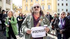 Praská demonstrace proti postupu ministra kultury Antonína Staka pi odvolání...