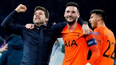 Mauricio Pochettino, trenér fotbalist Tottenhamu, slaví postup do finále Ligy...