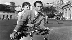 Audrey Hepburnová a Gregory Peck ve snímku Prázdniny v ím