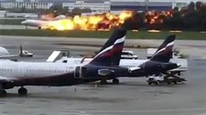 Ruské dopravní letadlo Suchoj Superjet 100 spolenosti Aeroflot pistávalo...