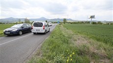 Cesta od Modlan k silnici I/63 spojující Teplice s dálnicí D8. Právě v tomto...