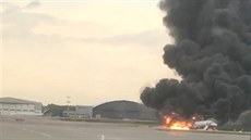 Ruské dopravní letadlo po poáru na palub nouzov pistálo na moskevském...