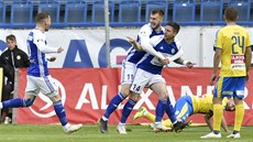 Hrái Mladé Boleslavi se radují z gólu - zleva Muris Meanovi, Nikolaj...