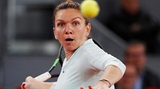 Rumunská tenistka Simona Halepová v duelu s Viktorií Kužmovou ze Slovenska. (8....