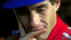 Ayrton Senna na archivním snímku z as ve stáji McLaren