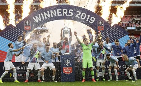 Fotbalisté Manchesteru City slaví vítzství v FA Cupu.